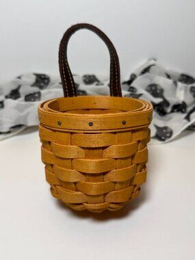 2001 Unused Classic Extra-Small Gatehouse Longaberger Basket Handwoven Leather